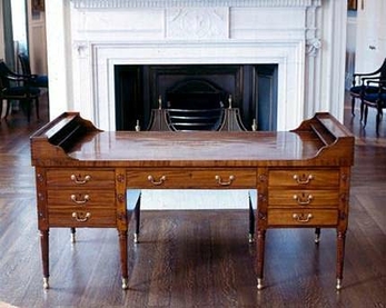 George-Washington’s-Desk